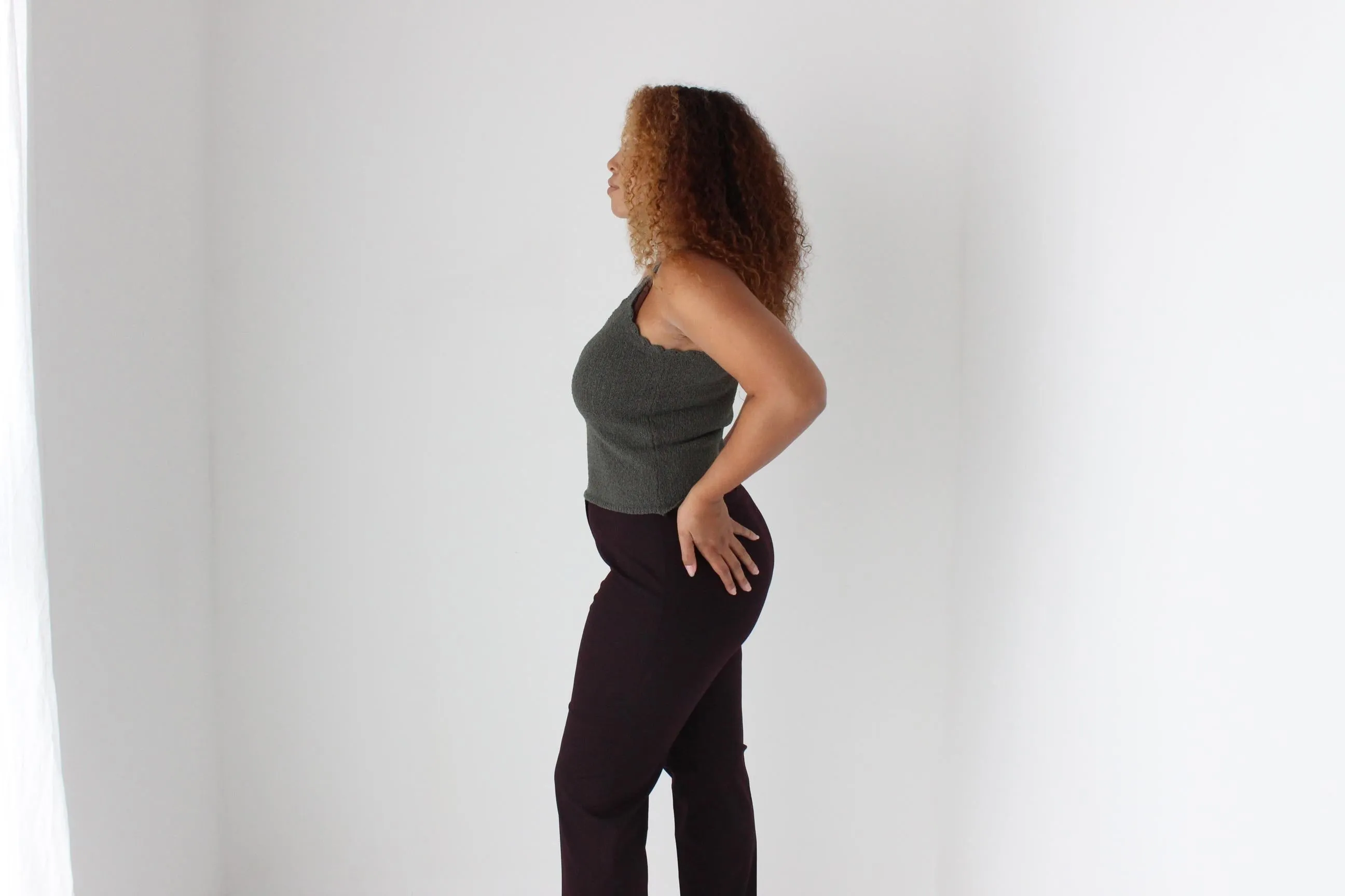 Minimal 90s Knit Scoop Neck Fitted Tank