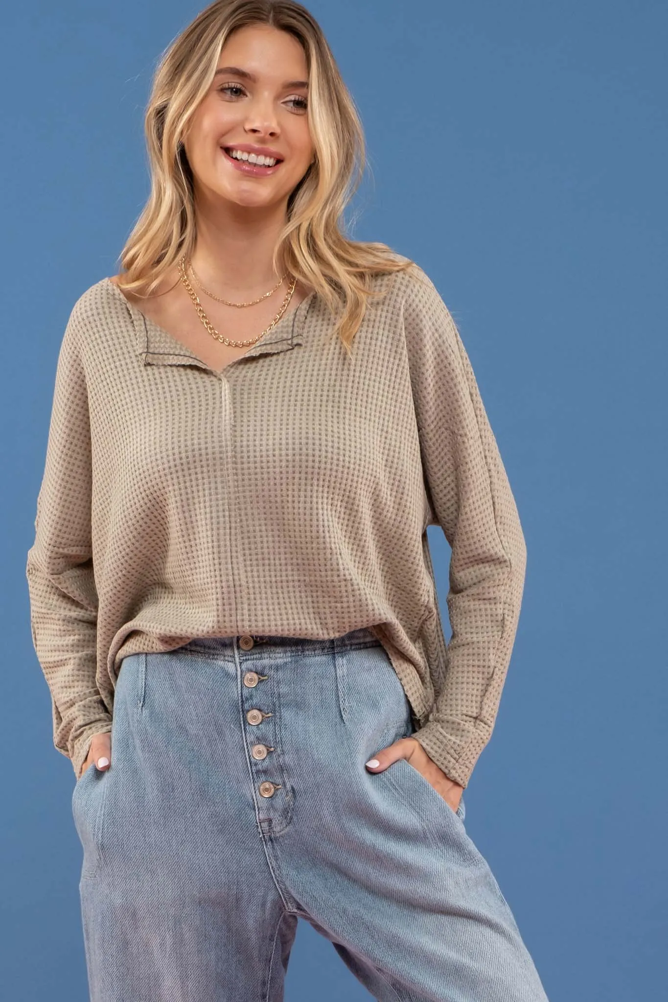 SPLIT NECK LONG SLEEVE TOP