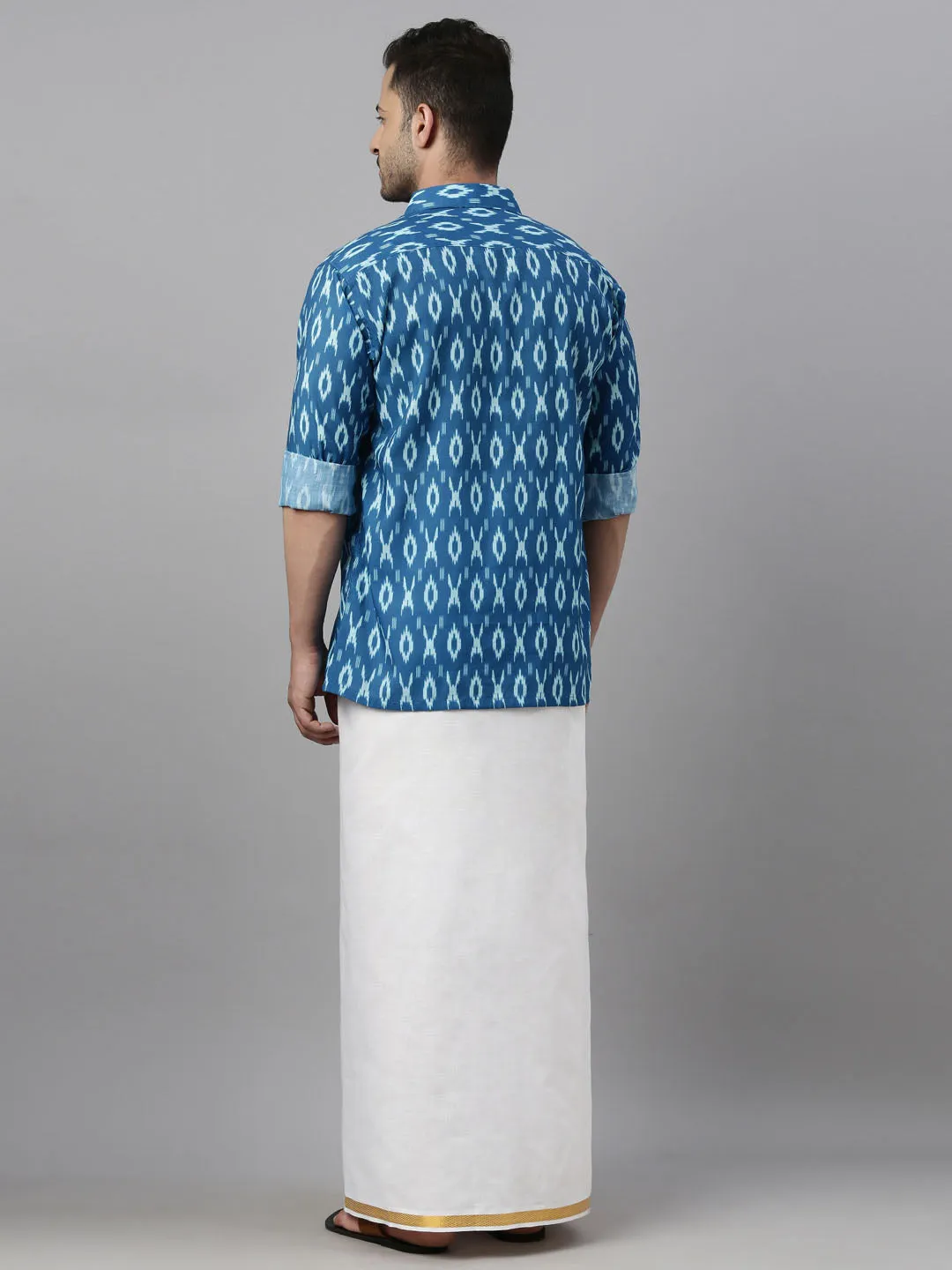 VASTRAMAY Men's Torquoise Blue Ikkat Print Shirt And Mundu Set
