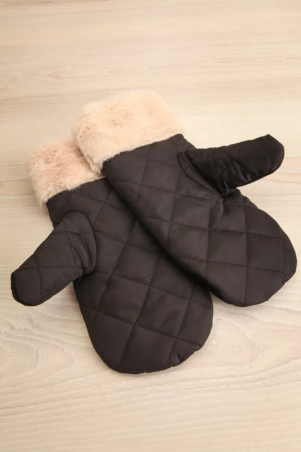Yugawara | Black Quilted Mittens w/ Faux Fur Trim